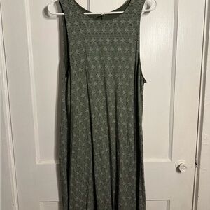 Old Navy Green Sleeveless Swing Dress